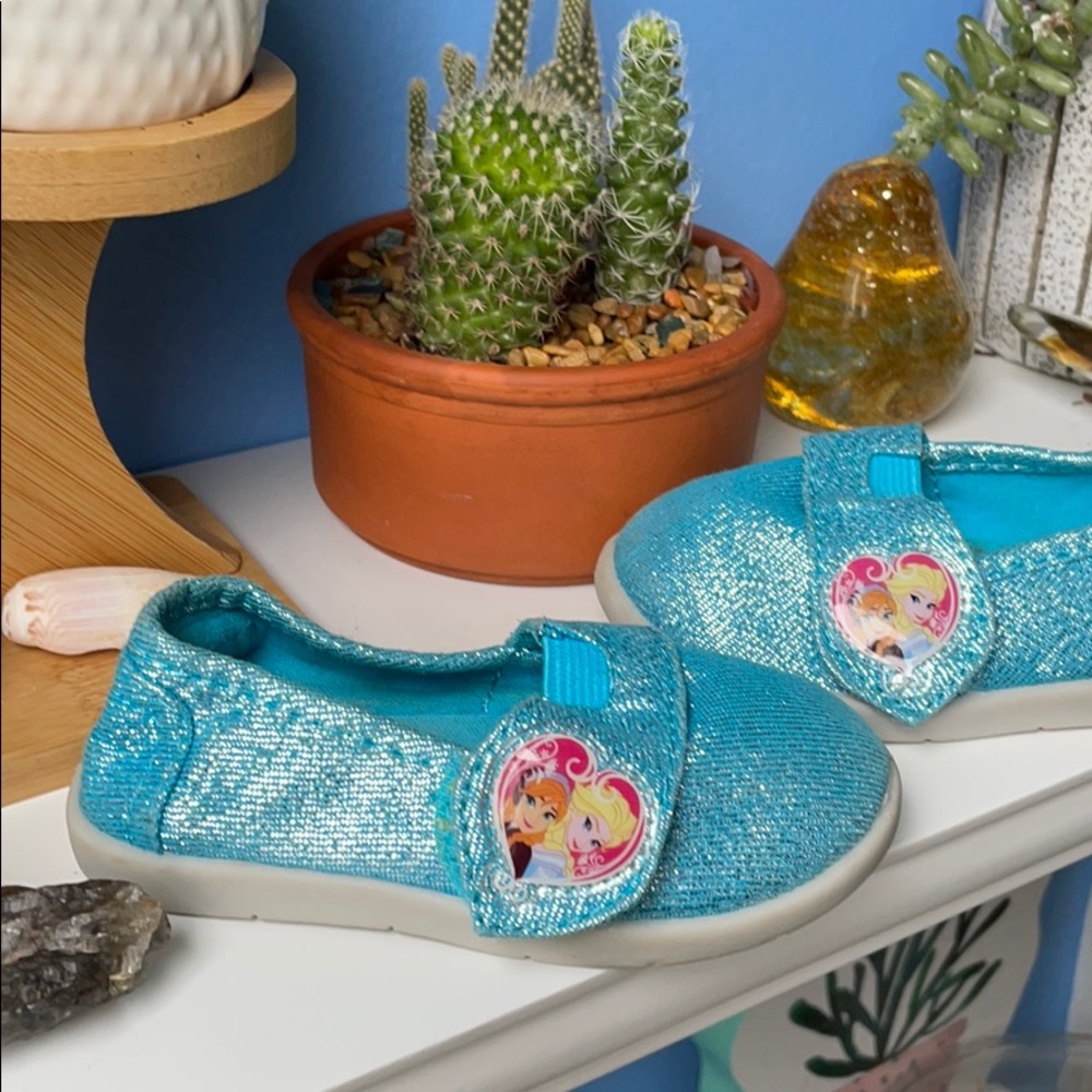 🎀Super cute Frozen Velcro slip on shoes🎀